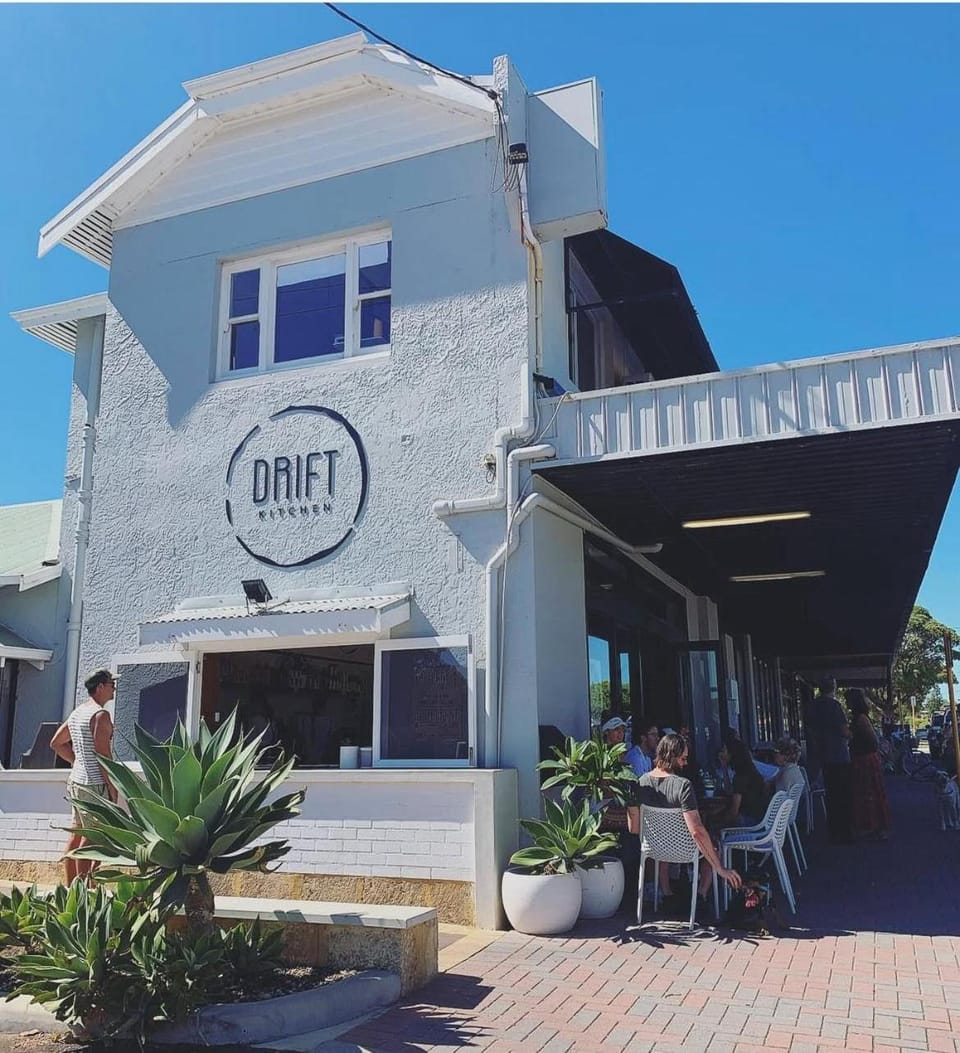 Restaurant/places to eat, Neighbourhood