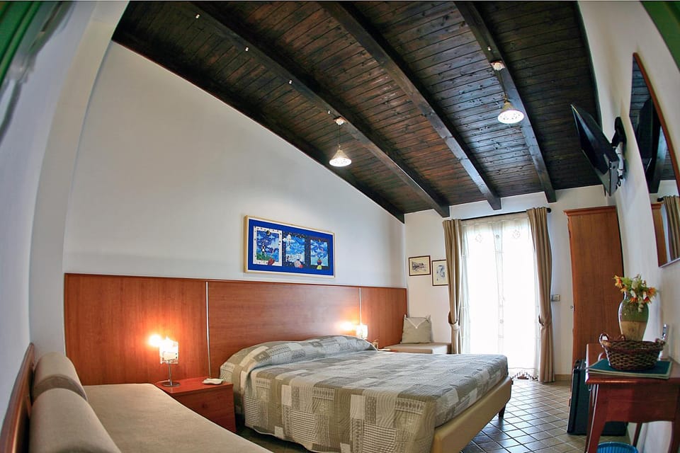 Day, Photo of the whole room
