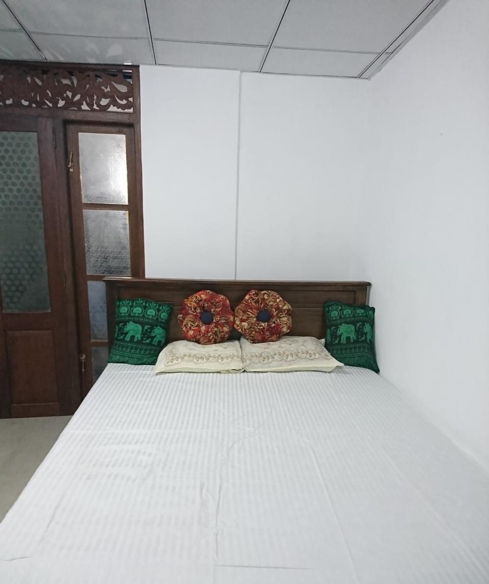 Shan Villa Bed and Breakfast in Western Province