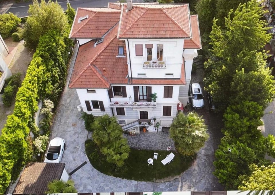 Property building, Bird's eye view, Garden