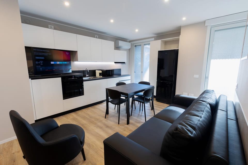 Kitchen or kitchenette, Living room, Seating area, kitchen