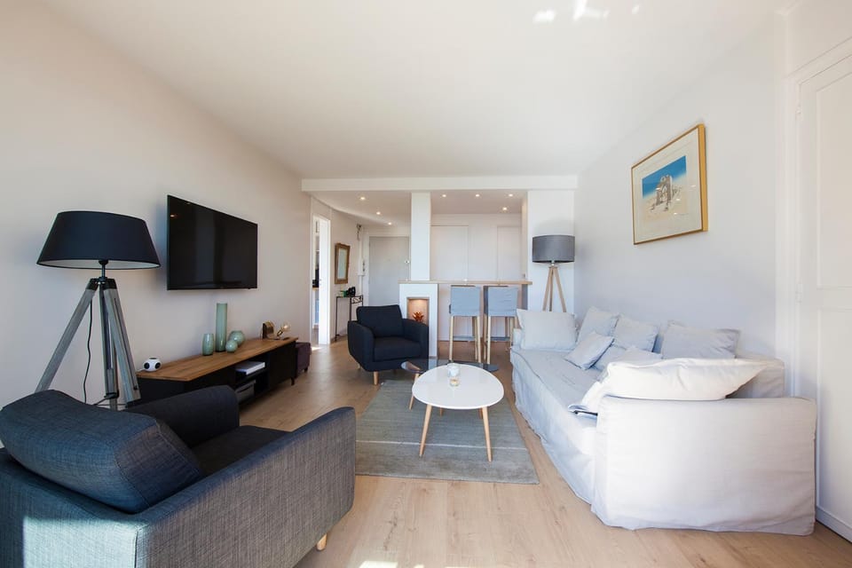 Summer, Lounge or bar, Decorative detail, Seating area