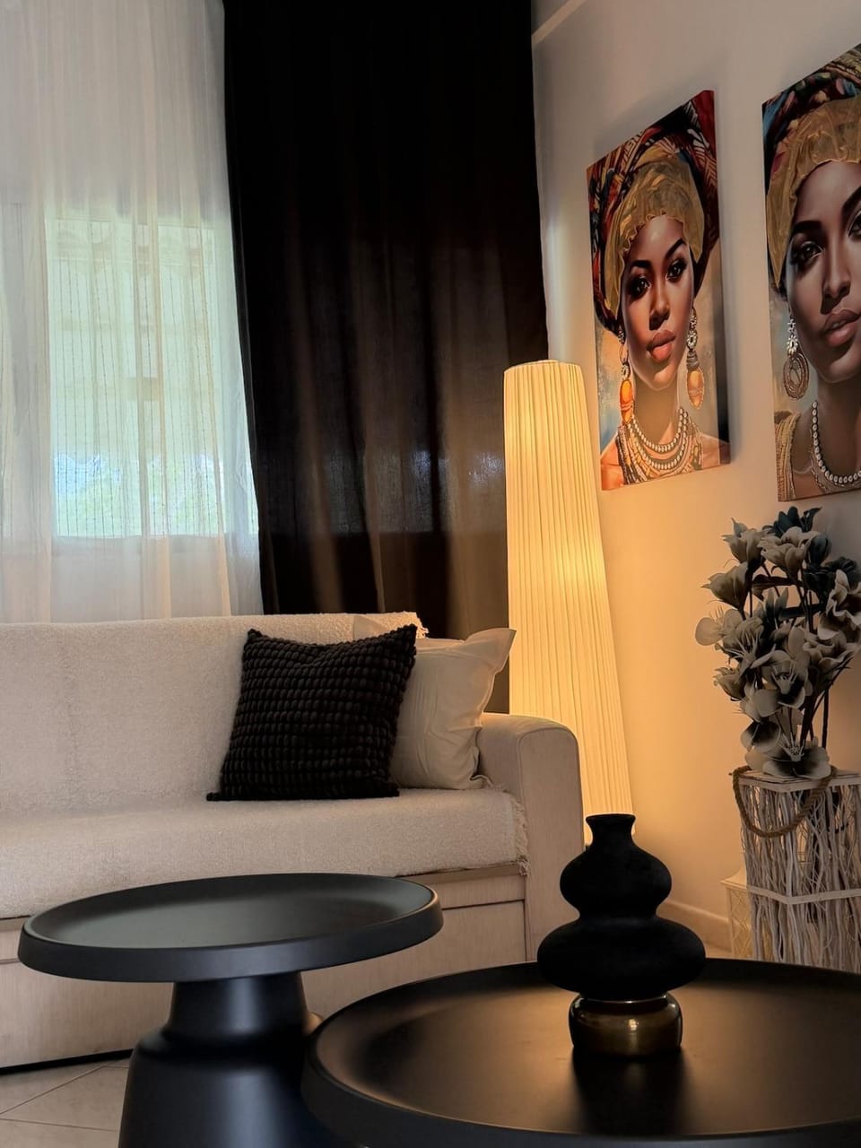 Living room, Decorative detail, Seating area