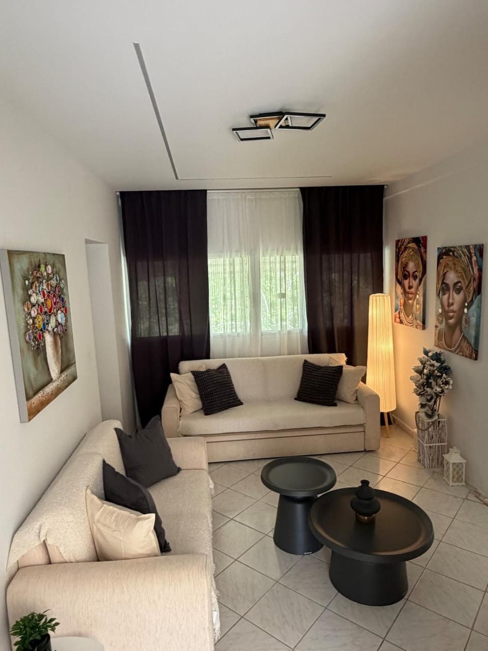 Living room, Seating area