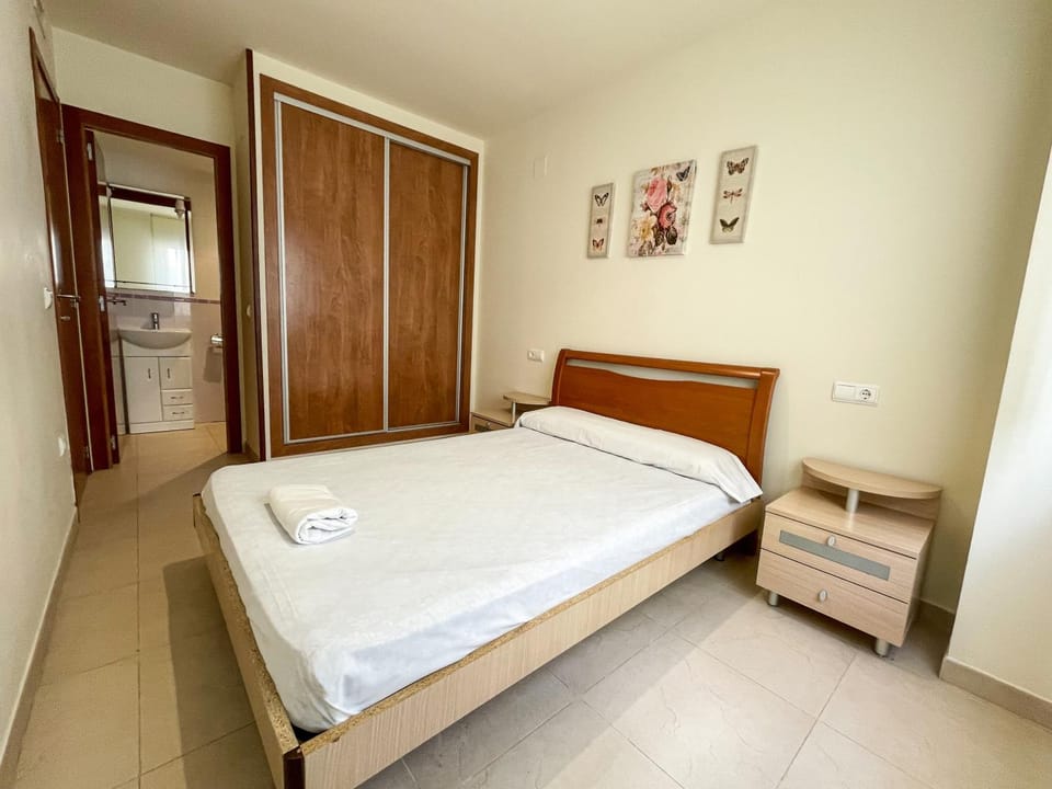 Bed, Photo of the whole room, Bedroom, wardrobe