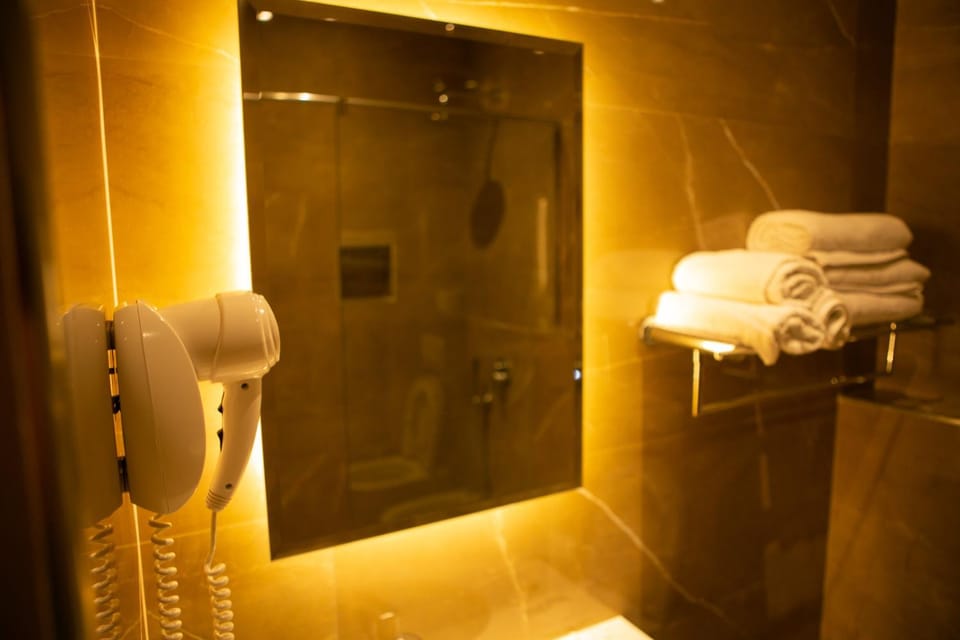 Shower, Bathroom, towels