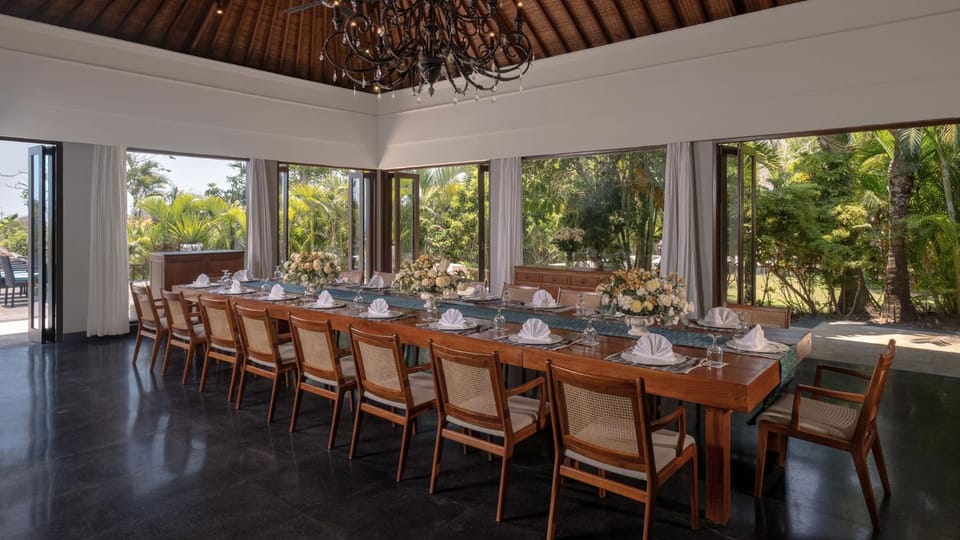 Dining area, Food