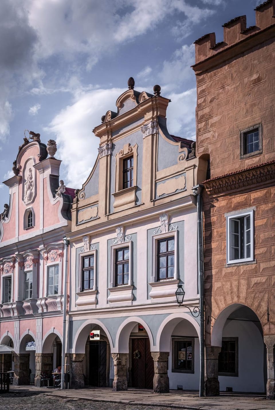 Facade/entrance