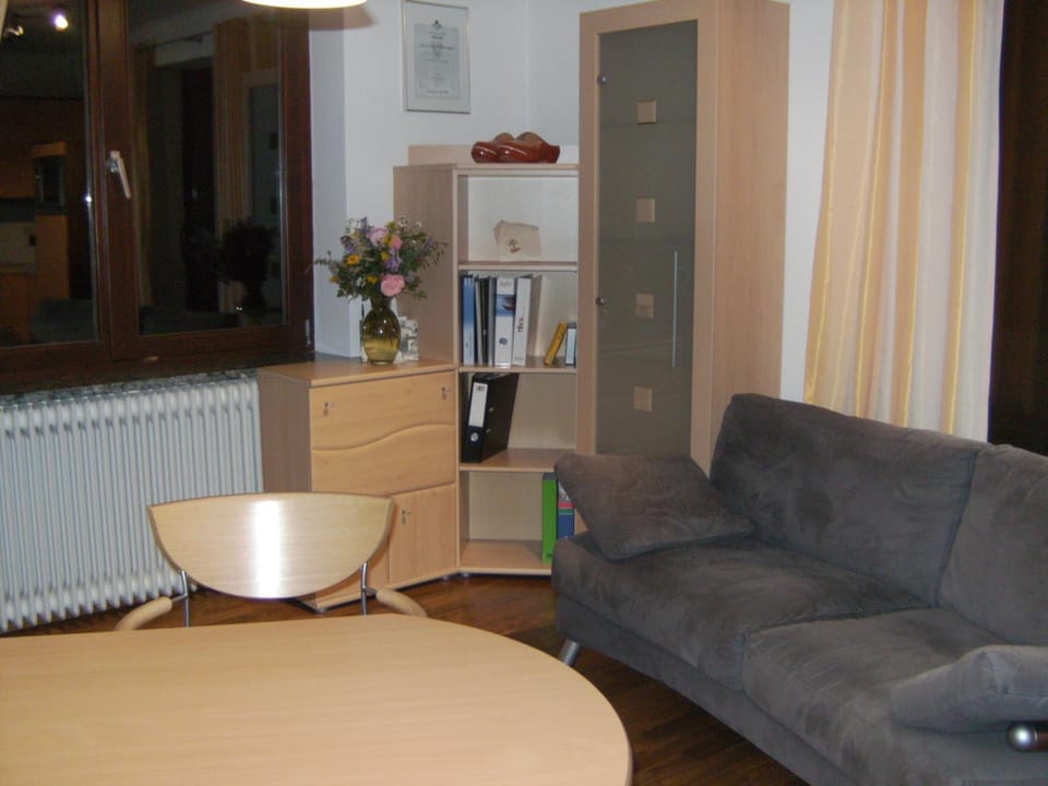 Living room, Photo of the whole room, Dining area