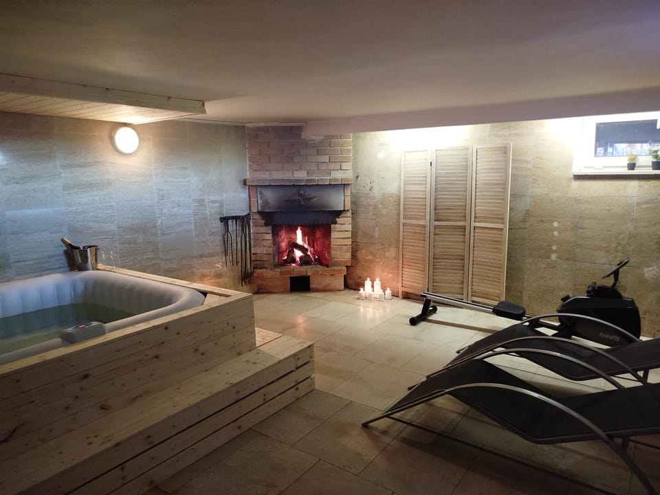 Hot Tub, Spa and wellness centre/facilities