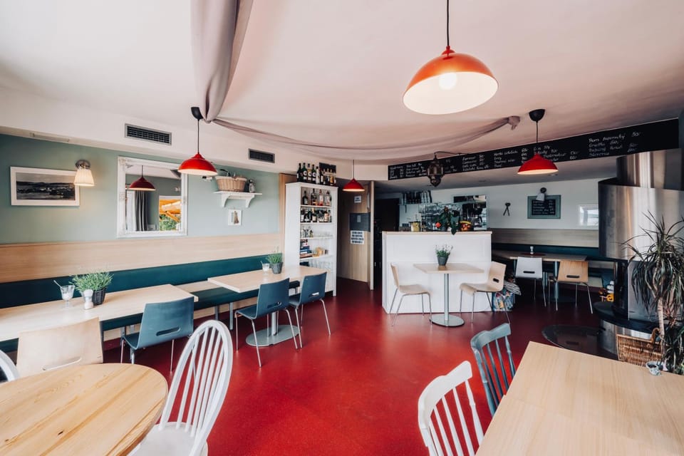 Property building, Restaurant/places to eat