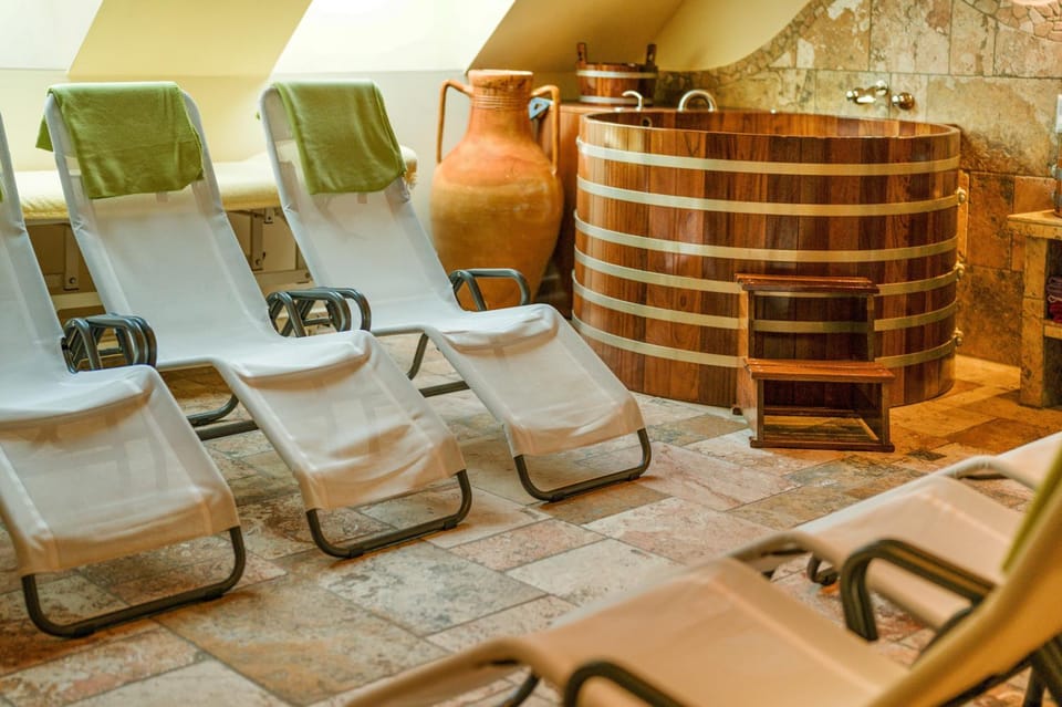 Property building, Kitchen or kitchenette, Living room