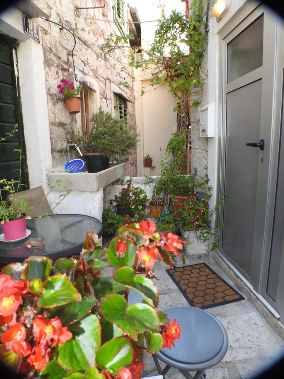 Patio, Facade/entrance