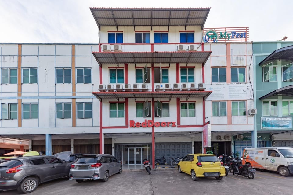 Facade/entrance