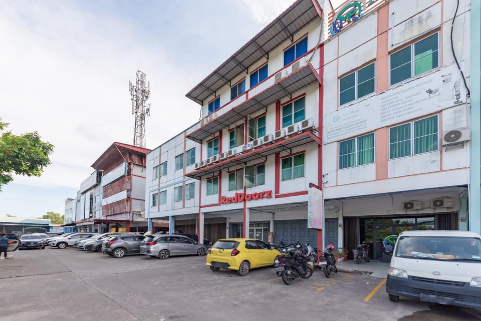 Facade/entrance