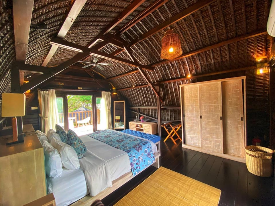 Bed, Photo of the whole room, Bedroom, hair dryier, wardrobe, air conditioner