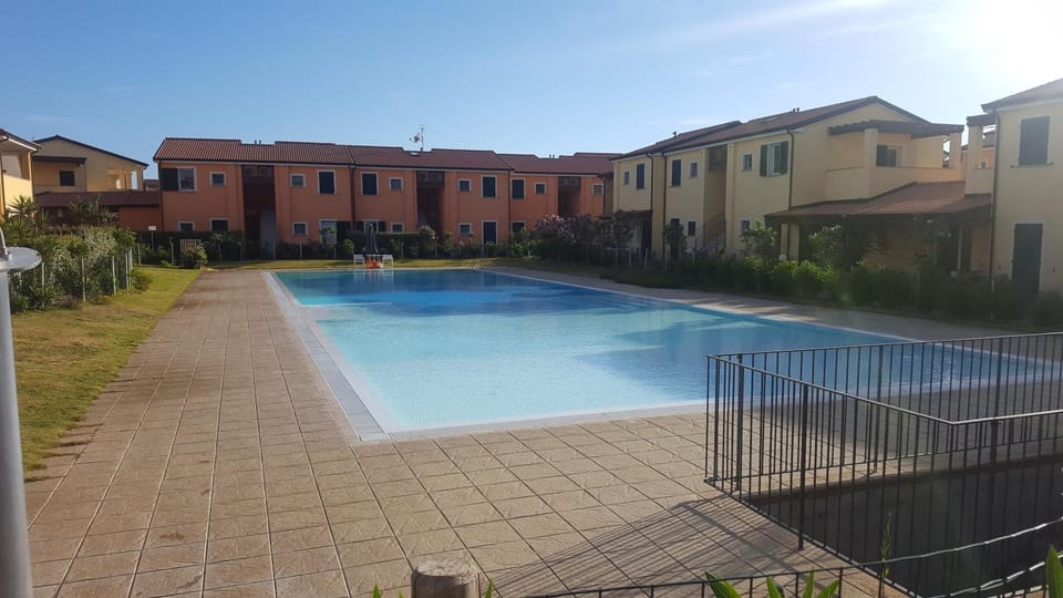 Swimming pool, Swimming pool