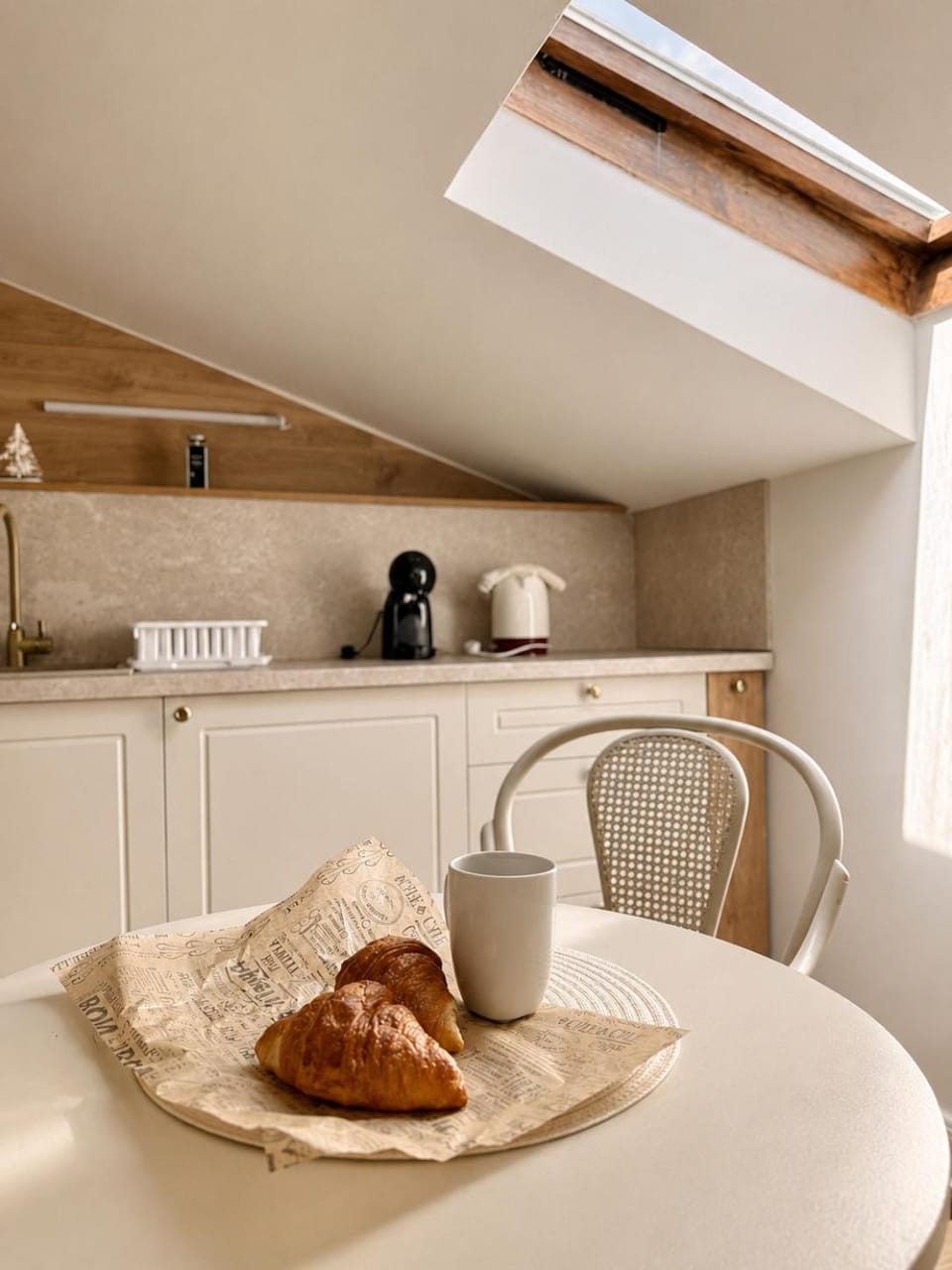 Day, Coffee/tea facilities, Kitchen or kitchenette, Food and drinks, Dining area, Food, kitchen, kitchen