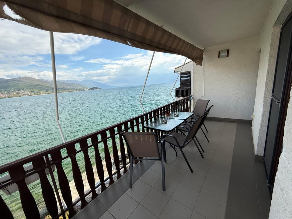 Patio, Day, Natural landscape, View (from property/room), Balcony/Terrace, Lake view, Mountain view