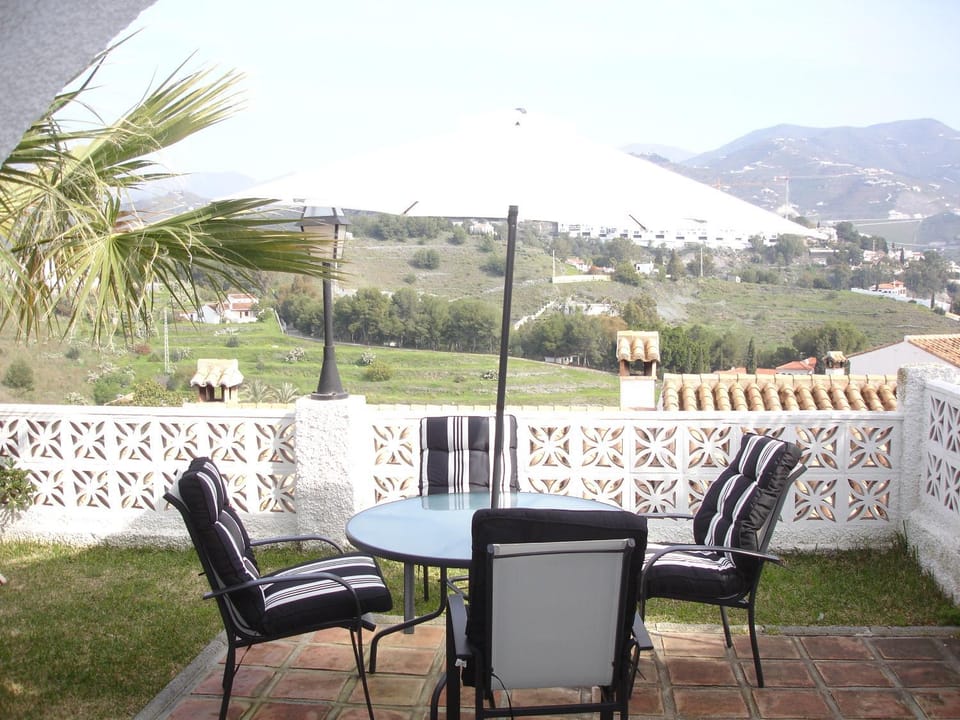 Day, Garden, Balcony/Terrace, Dining area, Mountain view