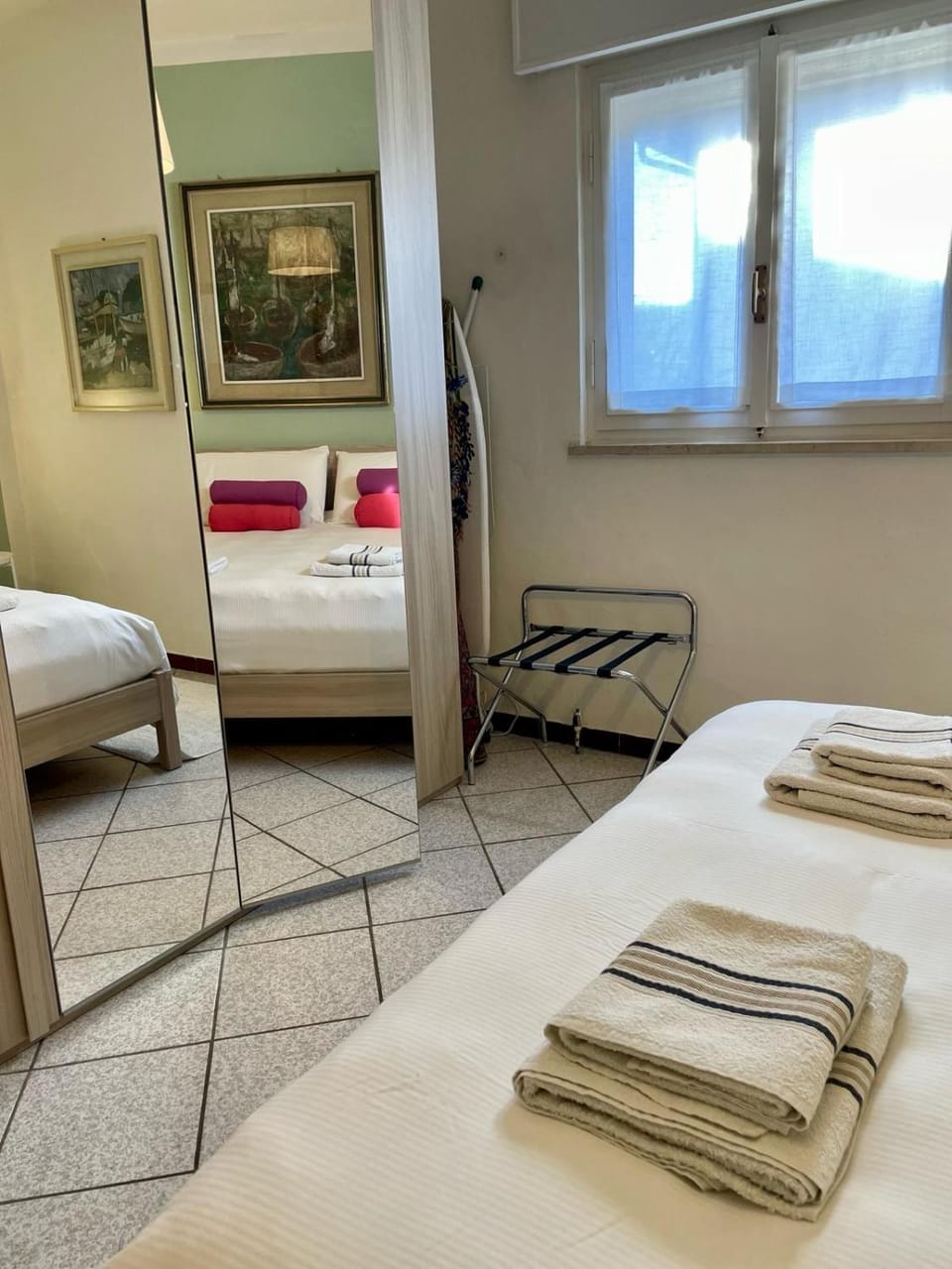 Bed, Bedroom, towels, wardrobe