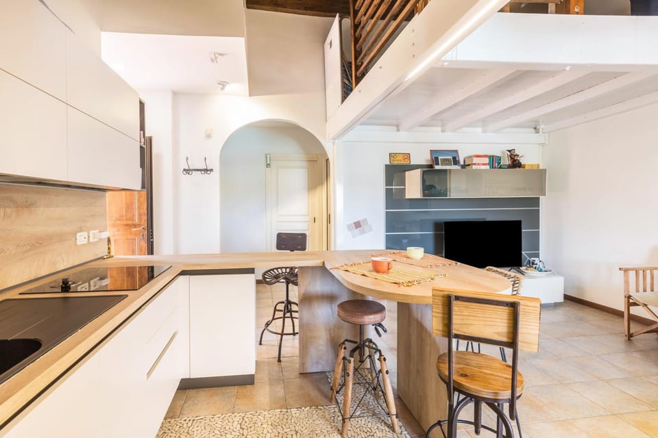 Property building, Kitchen or kitchenette, Living room