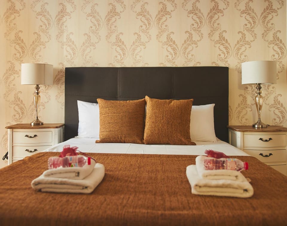 Day, Bedroom, On site