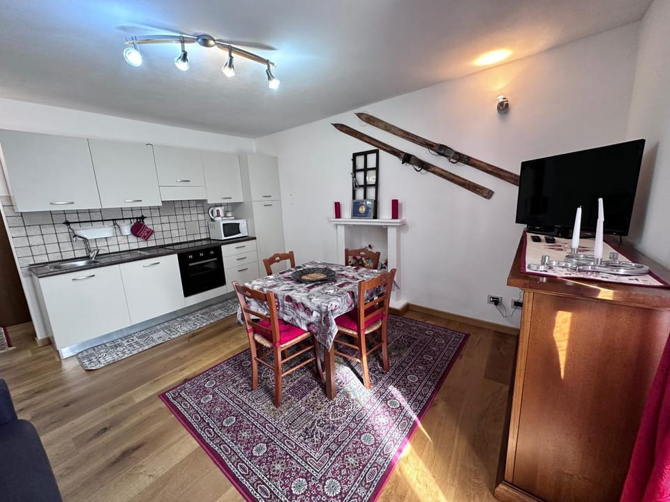 Living room, dishwasher, stove