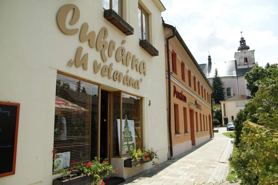 Facade/entrance
