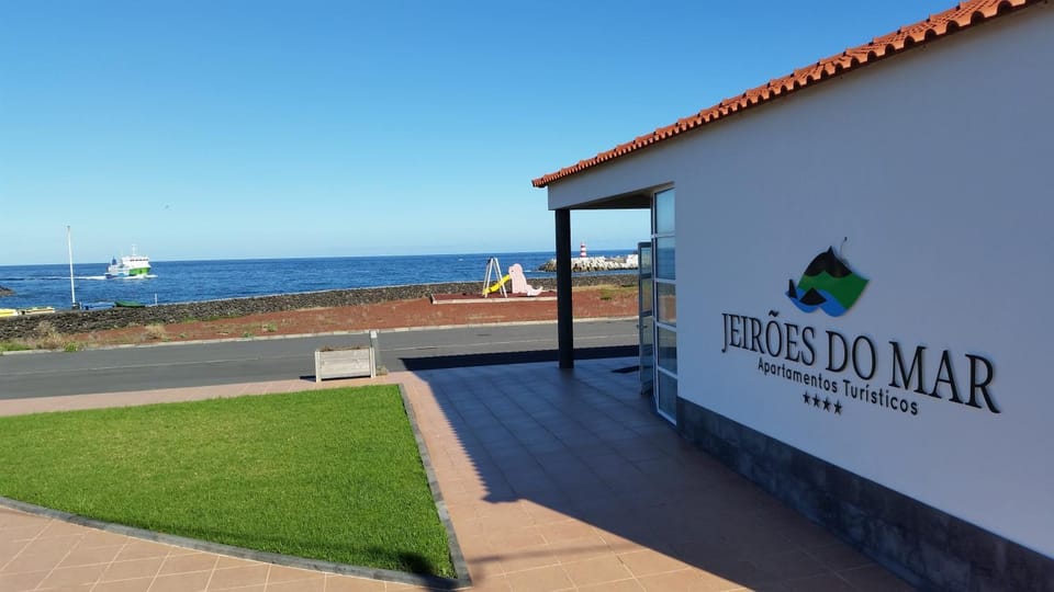 Facade/entrance, Logo/Certificate/Sign, Sea view