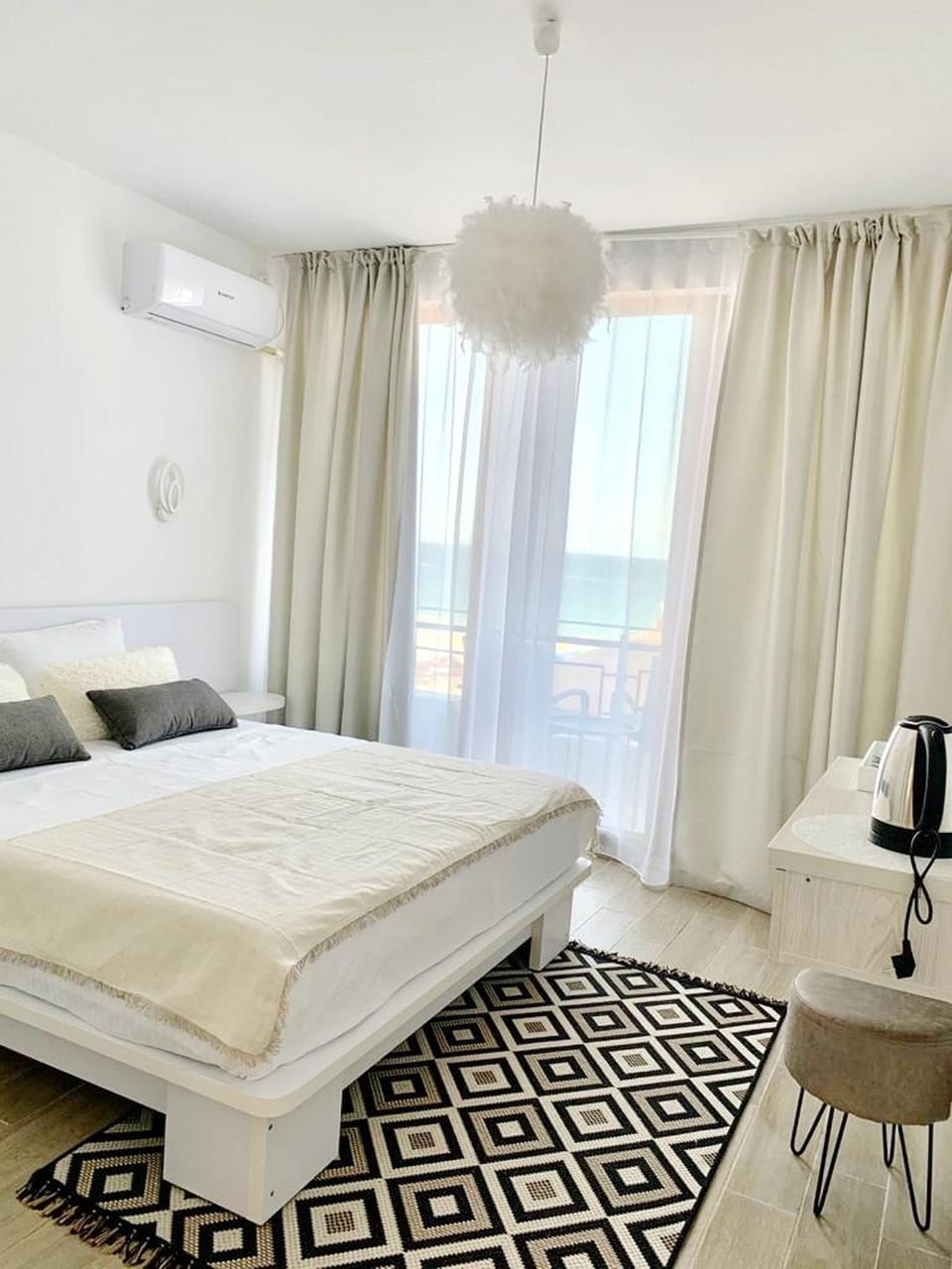 Bed, Photo of the whole room, Bedroom, Sea view, air conditioner