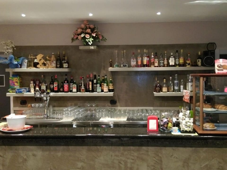 Lounge or bar, Italian breakfast, Alcoholic drinks