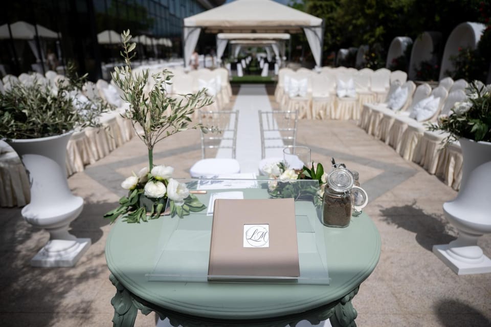 Property building, Restaurant/places to eat