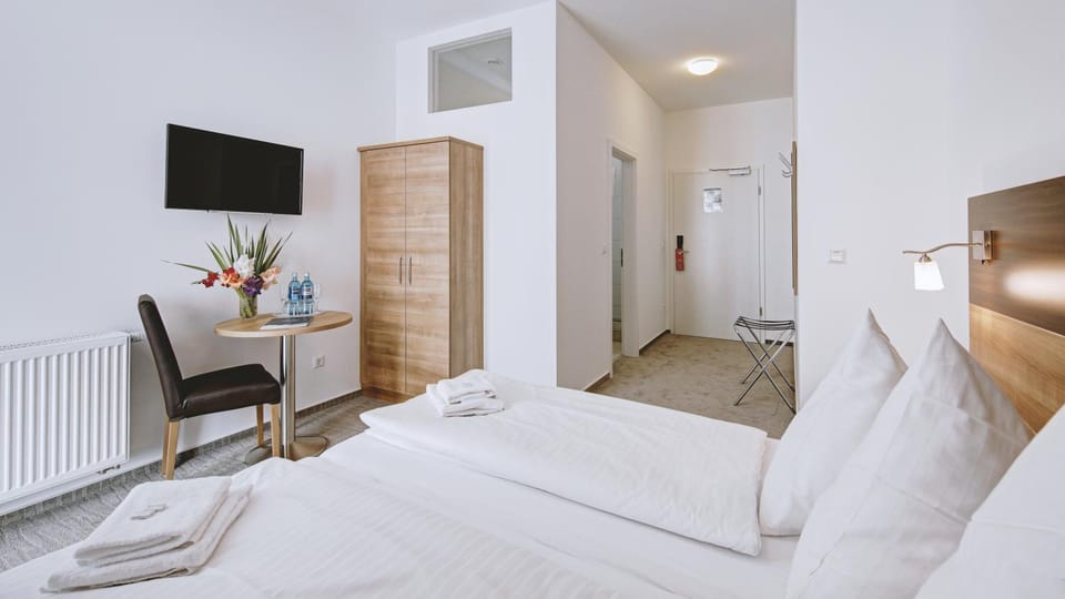 Communal lounge/ TV room, Bed, TV and multimedia, Photo of the whole room