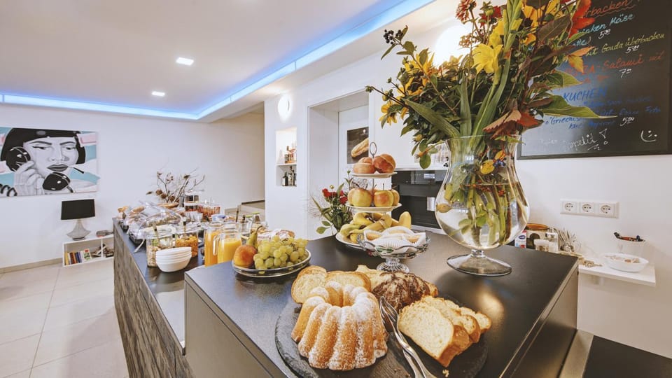 Restaurant/places to eat, Food and drinks, Food, Breakfast, Buffet breakfast