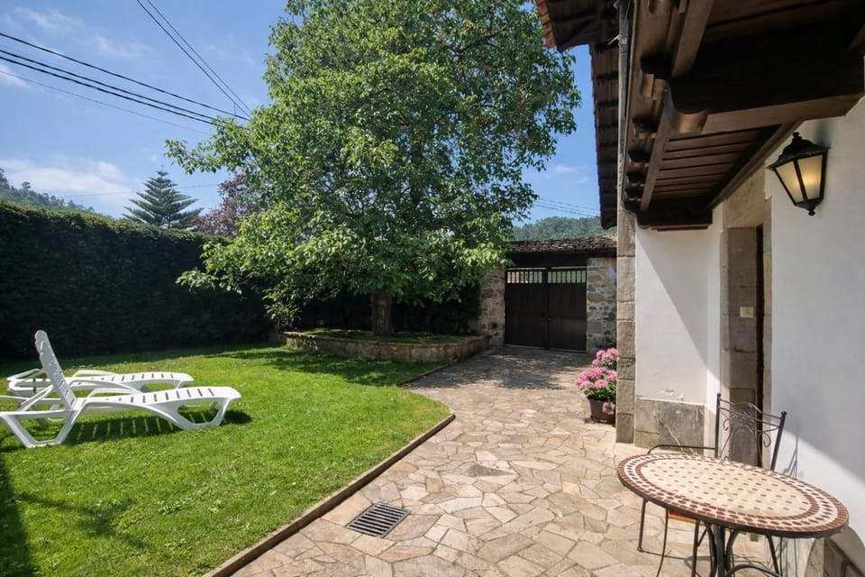 Property building, Garden, Balcony/Terrace