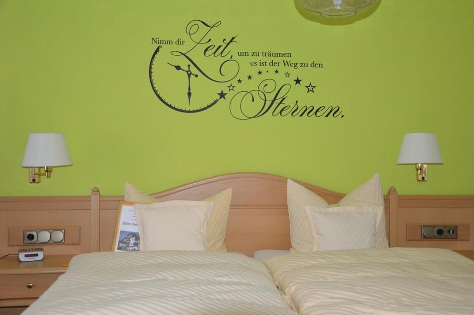 Pension Zueschener Bauernstuben Bed and Breakfast in Winterberg