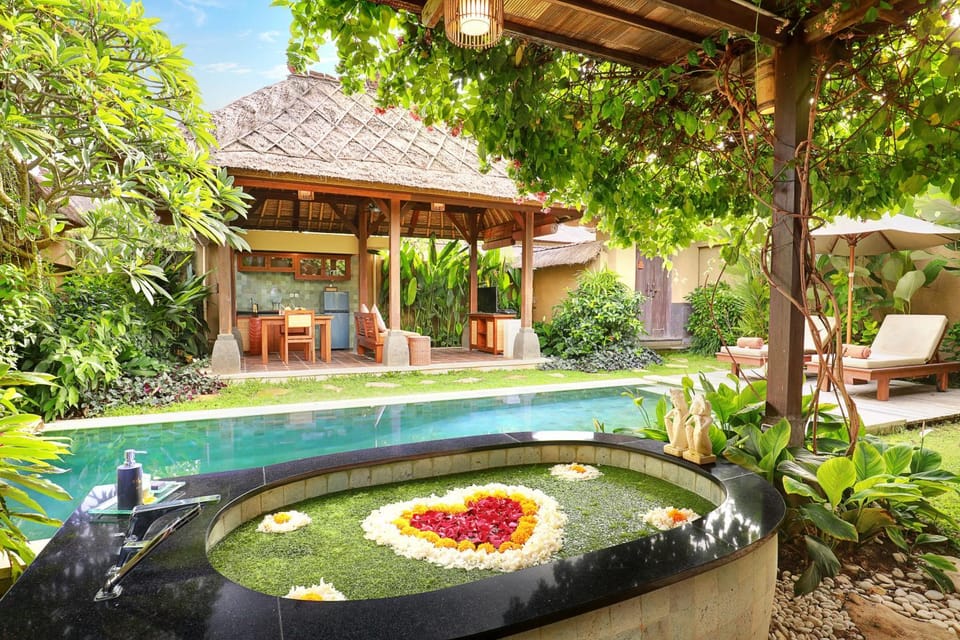 Garden, View (from property/room), Decorative detail, Garden view, Pool view, Swimming pool, Bath