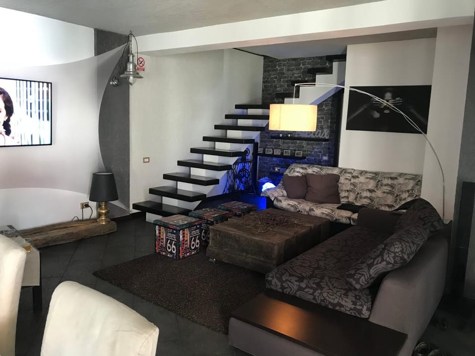 Communal lounge/ TV room