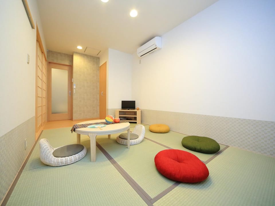 Living room, Photo of the whole room, Seating area, Dining area