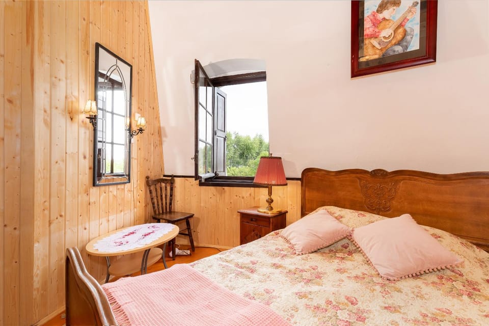 Bed, Photo of the whole room, Decorative detail, Bedroom