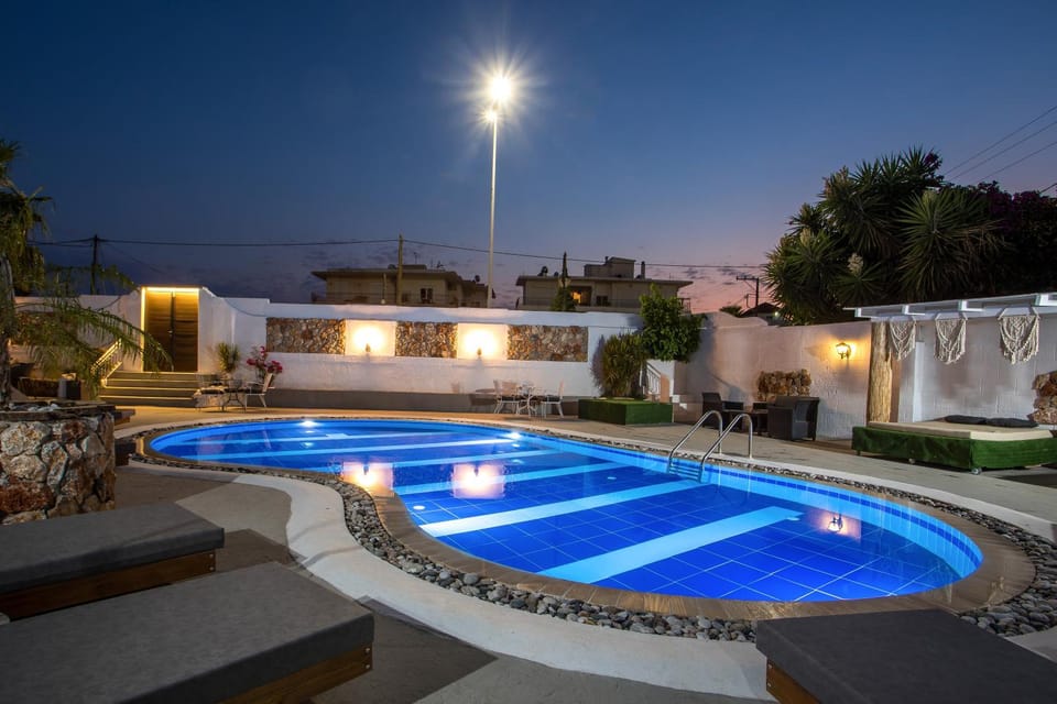 Swimming pool, sunbed