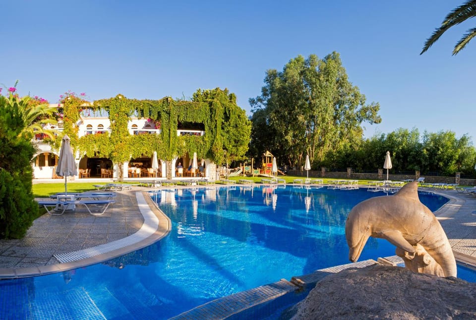 Decorative detail, Garden view, Pool view, Swimming pool