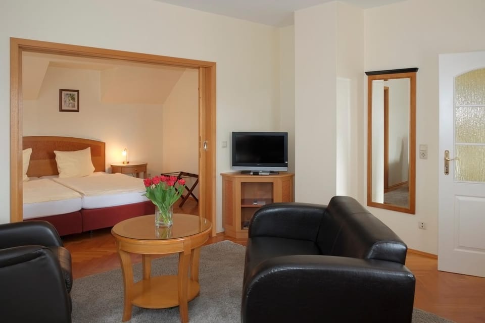 Living room, Photo of the whole room