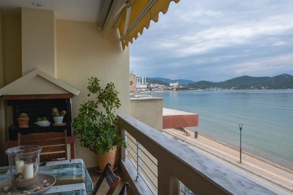 SeastheDayApartment Apartment in Nea Peramos