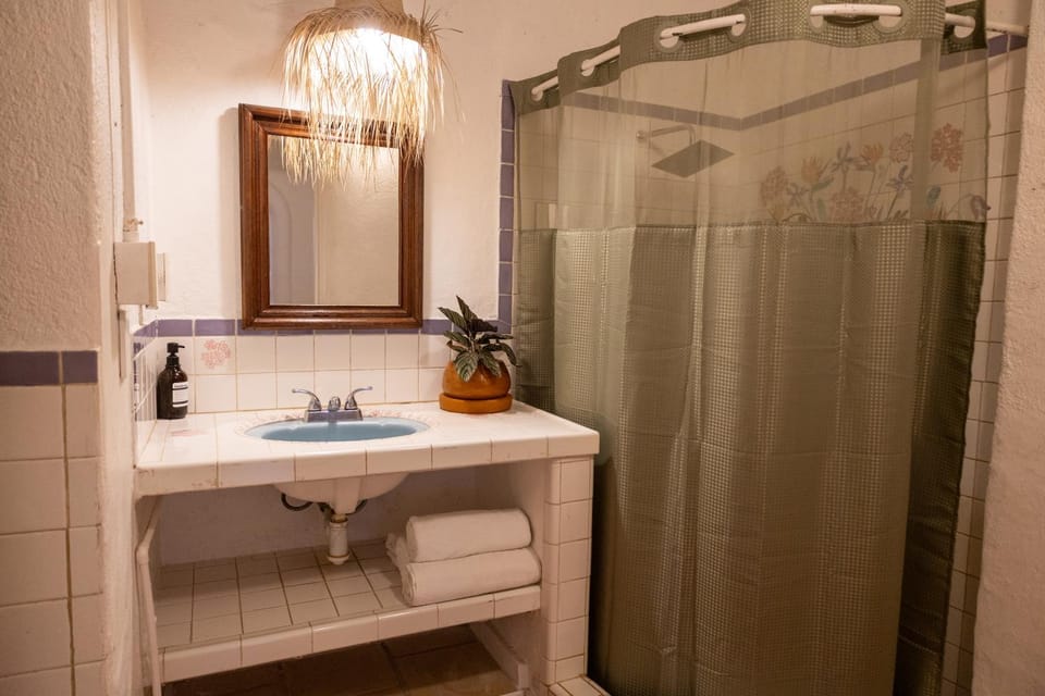 Shower, Bathroom, towels
