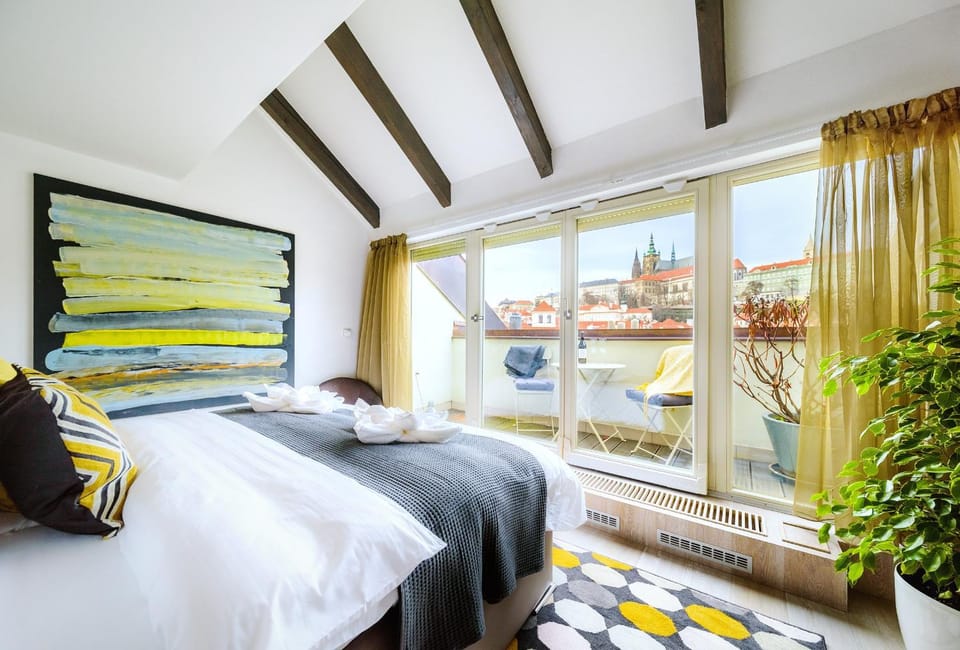 Bed, Balcony/Terrace, Bedroom, Landmark view