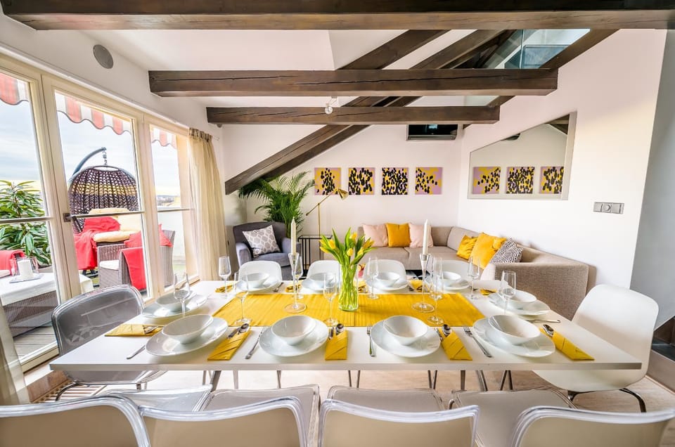 Balcony/Terrace, Food and drinks, Dining area, Meals, Drinks