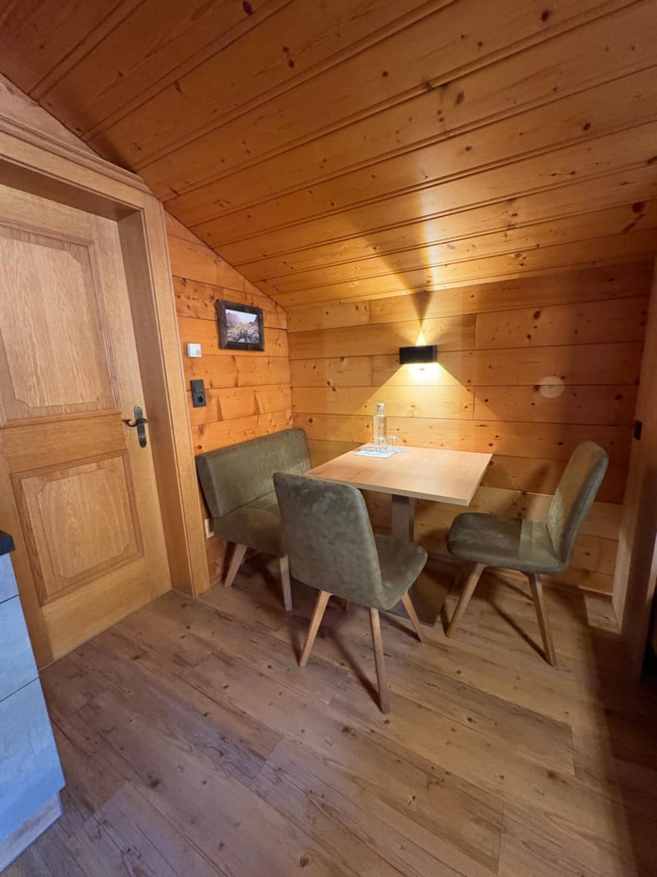 Seating area, Dining area