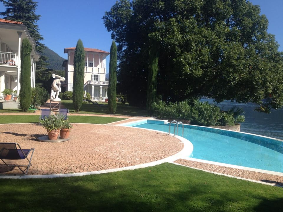 Day, Swimming pool